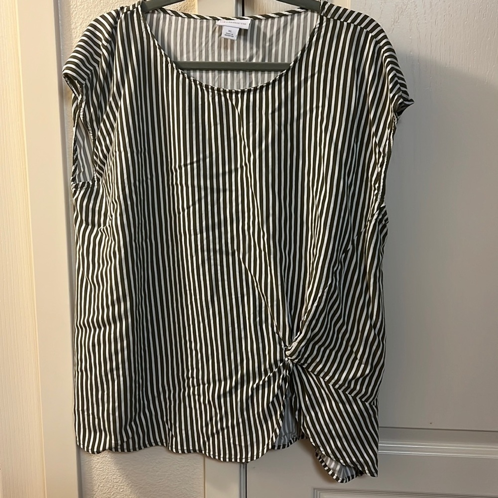Liz Claiborne gather front stripe top